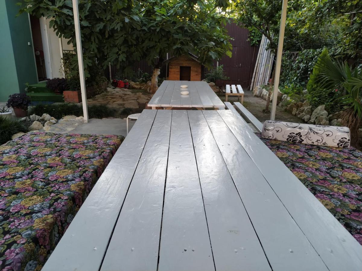 Guest House On Shakirbay 11 Sochumi Exterior foto
