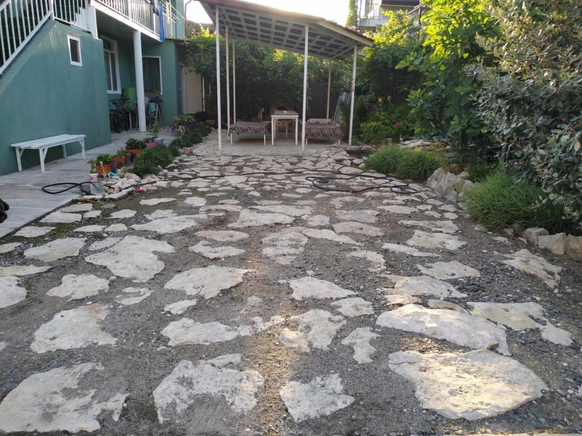 Guest House On Shakirbay 11 Sochumi Exterior foto