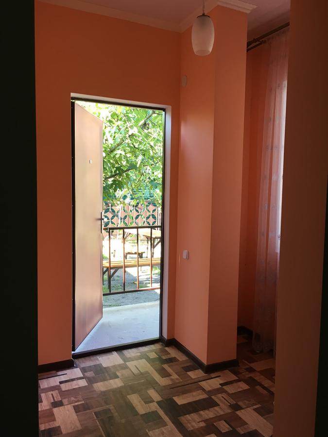 Guest House On Shakirbay 11 Sochumi Exterior foto